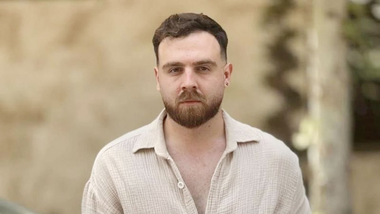 বিক্ষোভকারী এরফানের মৃত্যুদণ্ড স্থগিত করল ইরান