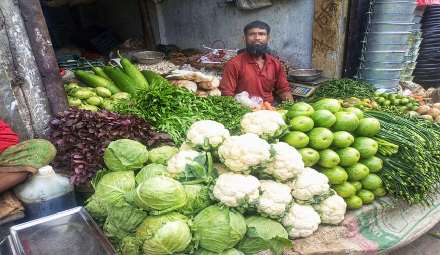 রংপুরে শীতকালীন সবজির বাম্পার ফলন, তবুও লাভের মুখ দেখছেন না কৃষক