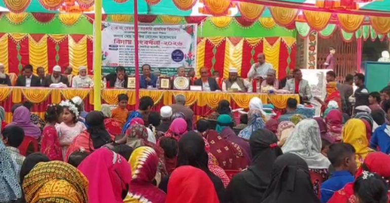 নিজেও কাঁদলেন, সহকর্মী শিক্ষার্থীদেরকেও কাঁদালেন