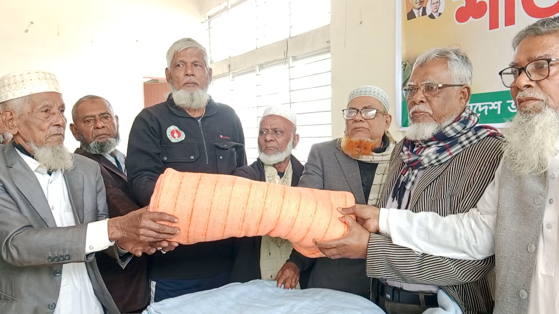 লক্ষ্মীপুরে মুক্তিযোদ্ধা পরিবারের মাঝে কম্বল বিতরণ