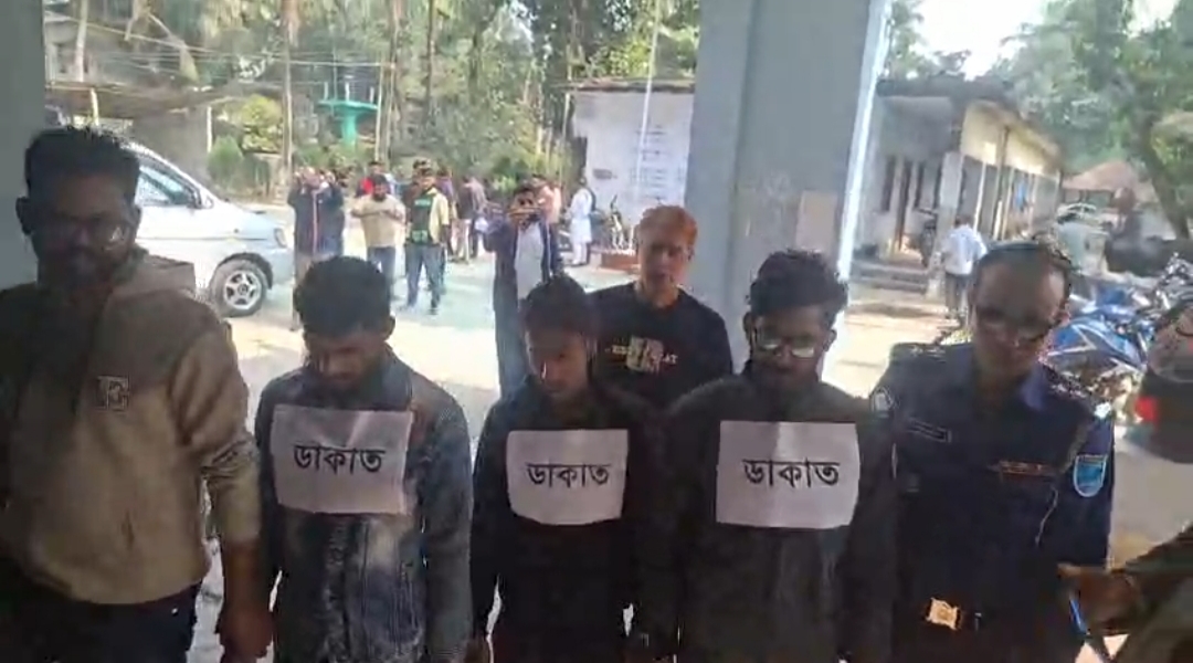 ভাঙ্গায় মামলার ২৪ ঘন্টায় নগদ দেড় লাখ টাকাসহ ৩ ডাকাত সদস্য গ্রেপ্তার, লুন্ঠিত মালামাল উদ্ধার