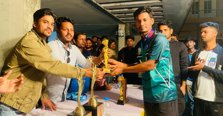 গকসু আয়োজিত ডে-নাইট ব্যাডমিন্টন টুর্নামেন্টে আইনের জয়