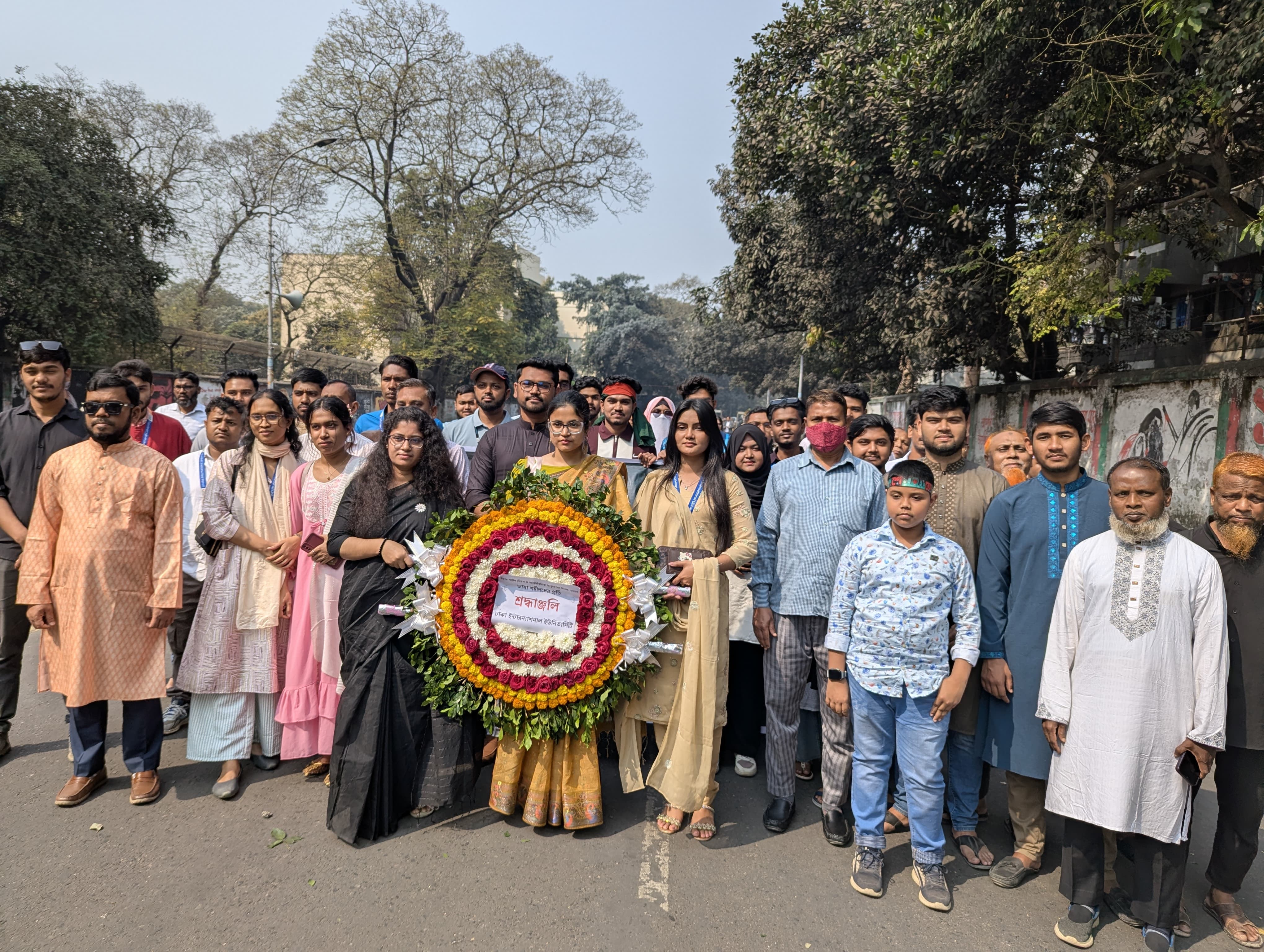 ভাষা শহিদদের স্মরণে কেন্দ্রীয় শহীদ মিনারে ডিআইইউ’র শ্রদ্ধাঞ্জলি