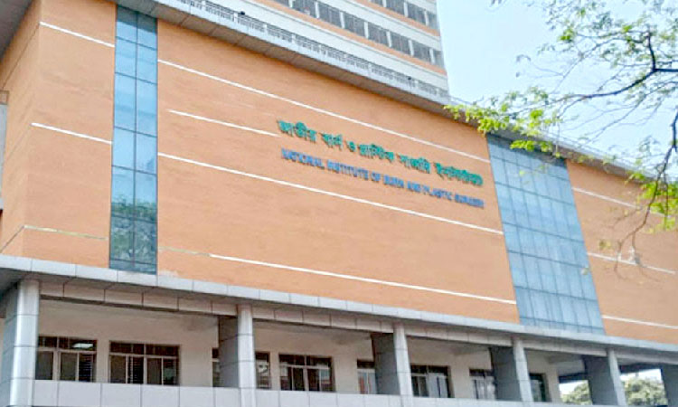 কুমিল্লায় গ্যাস সিলিন্ডার বিস্ফোরণে একই পরিবারে নারী-শিশুসহ দগ্ধ ৪