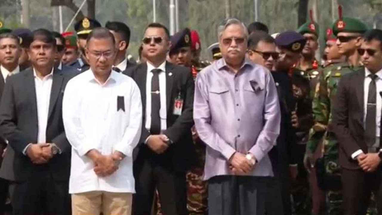 বনানী সামরিক কবরস্থানে রাষ্ট্রপতি ও প্রধানমন্ত্রীর শ্রদ্ধা