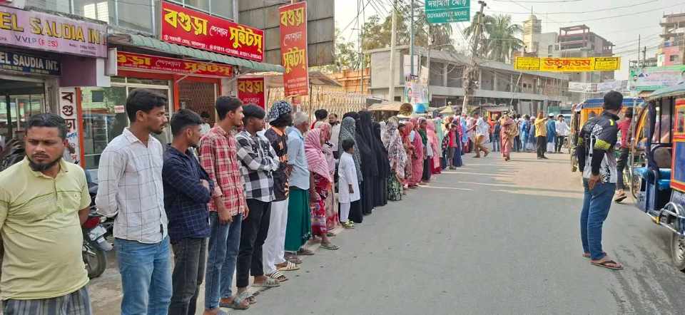 জামালপুরে জিয়া পরিবারের ছবি সম্বলিত মেয়র প্রার্থীর ফেস্টুনে আগুন, দোকান ভাংচুর, প্রতিবাদে মানববন্ধন