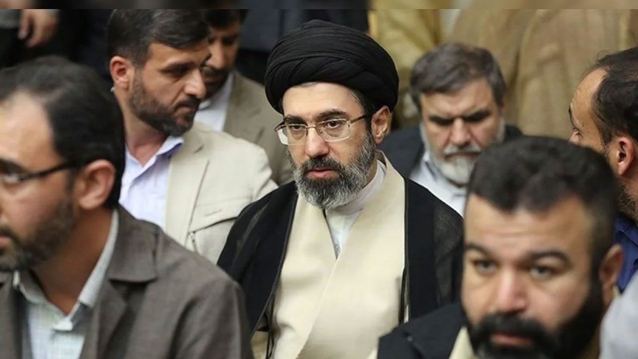 কে এই মোজতবা খামেনি, যার কণ্ঠস্বর শোনেননি অনেক ইরানি!