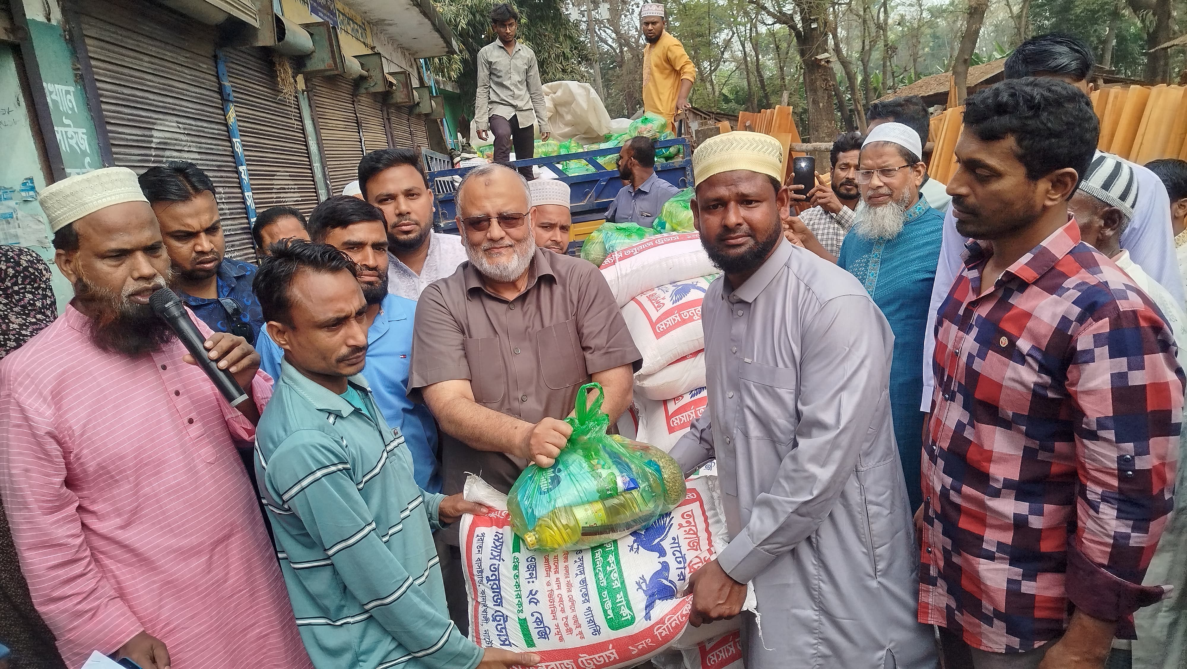 যশোর- ২ আসনে নির্বাচনী সহিংসতায় ক্ষতিগ্রস্তদের পাশে এমপি ডা. ফরিদ