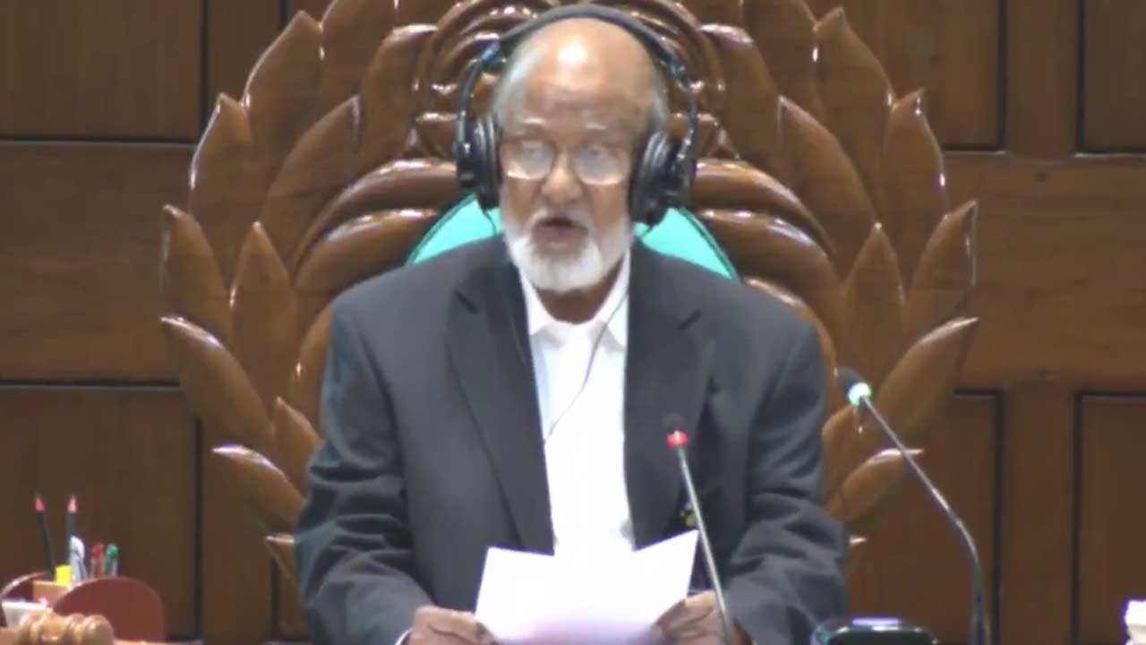 প্রথম অধিবেশনের সভাপতি খন্দকার মোশাররফ