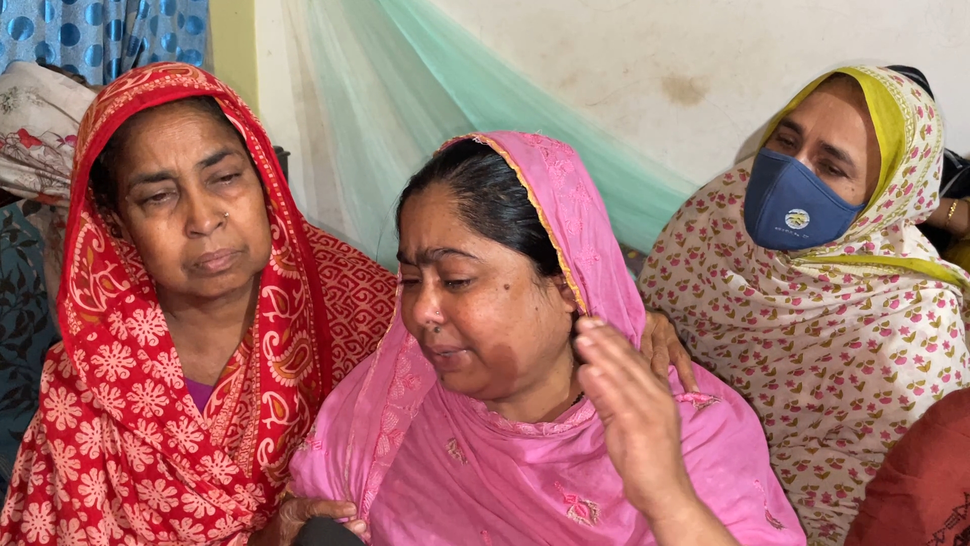 নাটোরে তুচ্ছ ঘটনায় প্রতিপক্ষের হামলায় বাবা নিহত, ছেলে গুরুতর আহত