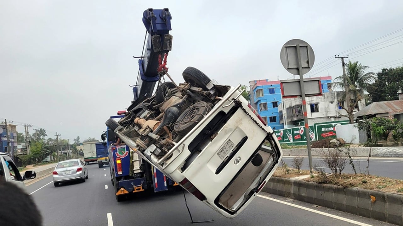 বগুড়ায় মাইক্রোবাসে গ্যাস সিলিন্ডার বিস্ফোরণ, নিহত ৩
