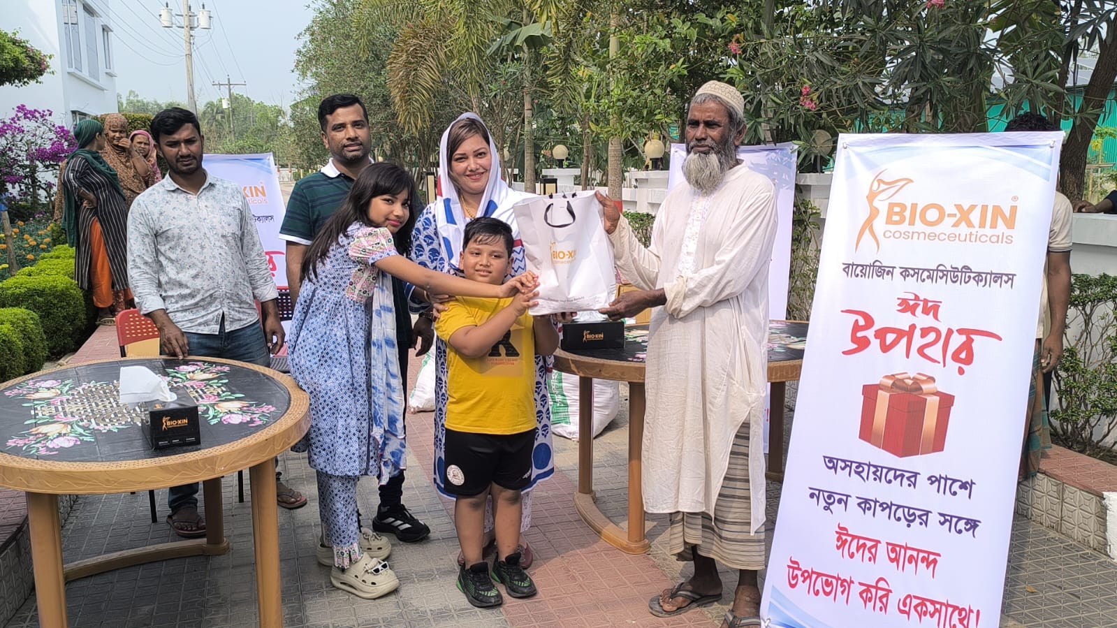 জামালপুরে বায়োজিনের ঈদ উপহার পেল পাঁচ শতাধিক অসহায় বয়োবৃদ্ধ