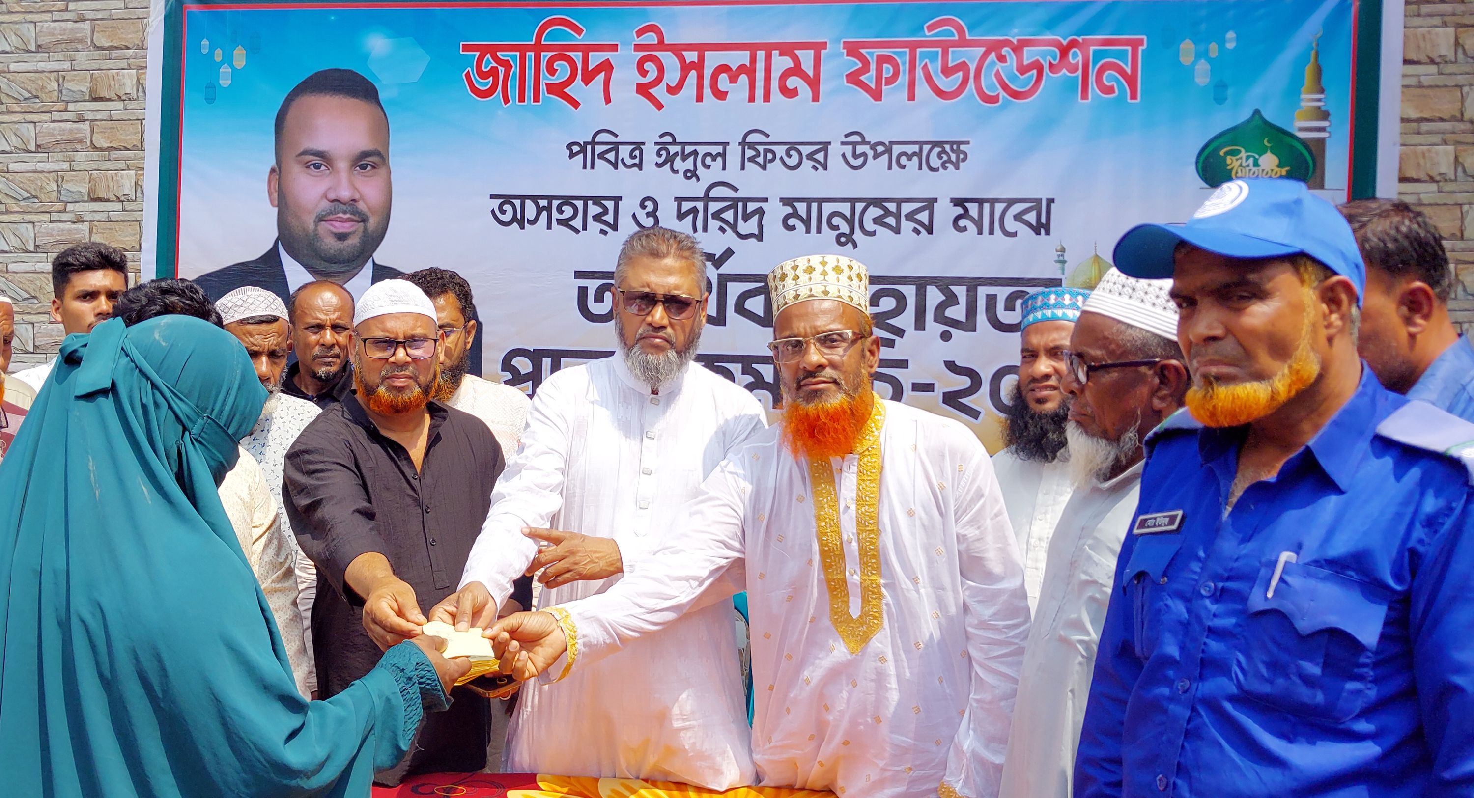 মোরেলগঞ্জে জাহিদ ইসলাম ফাউন্ডেশনের উদ্যোগে ৬শ’ মানুষের মাঝে নগদ অর্থ প্রদান