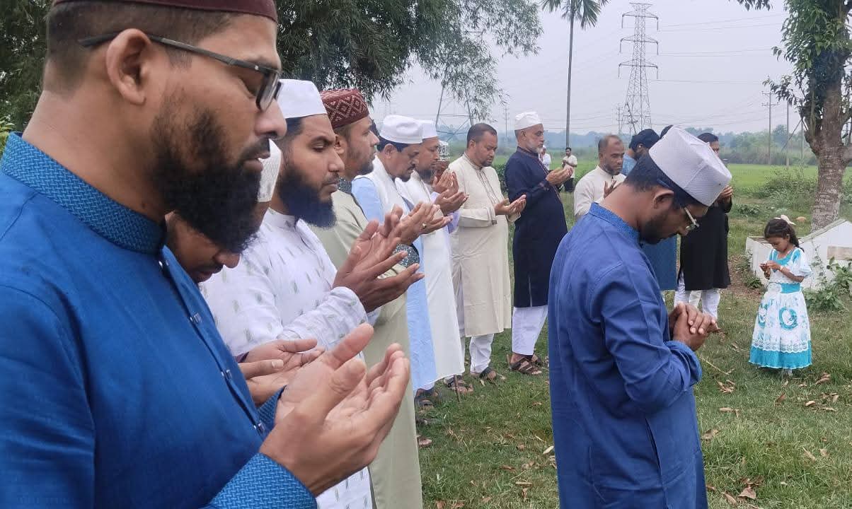 চৌদ্দগ্রামে ঈদের দিন শহীদদের কবর জিয়ারত ও পরিবারের খোঁজ নিল জামায়াত