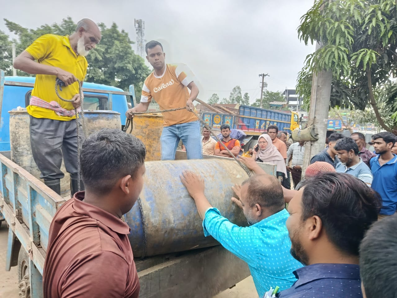 দিনাজপুরের ঘোড়াঘাটে অবৈধভাবে মজুদ ১৬৭১ লিটার ডিজেল জব্দ