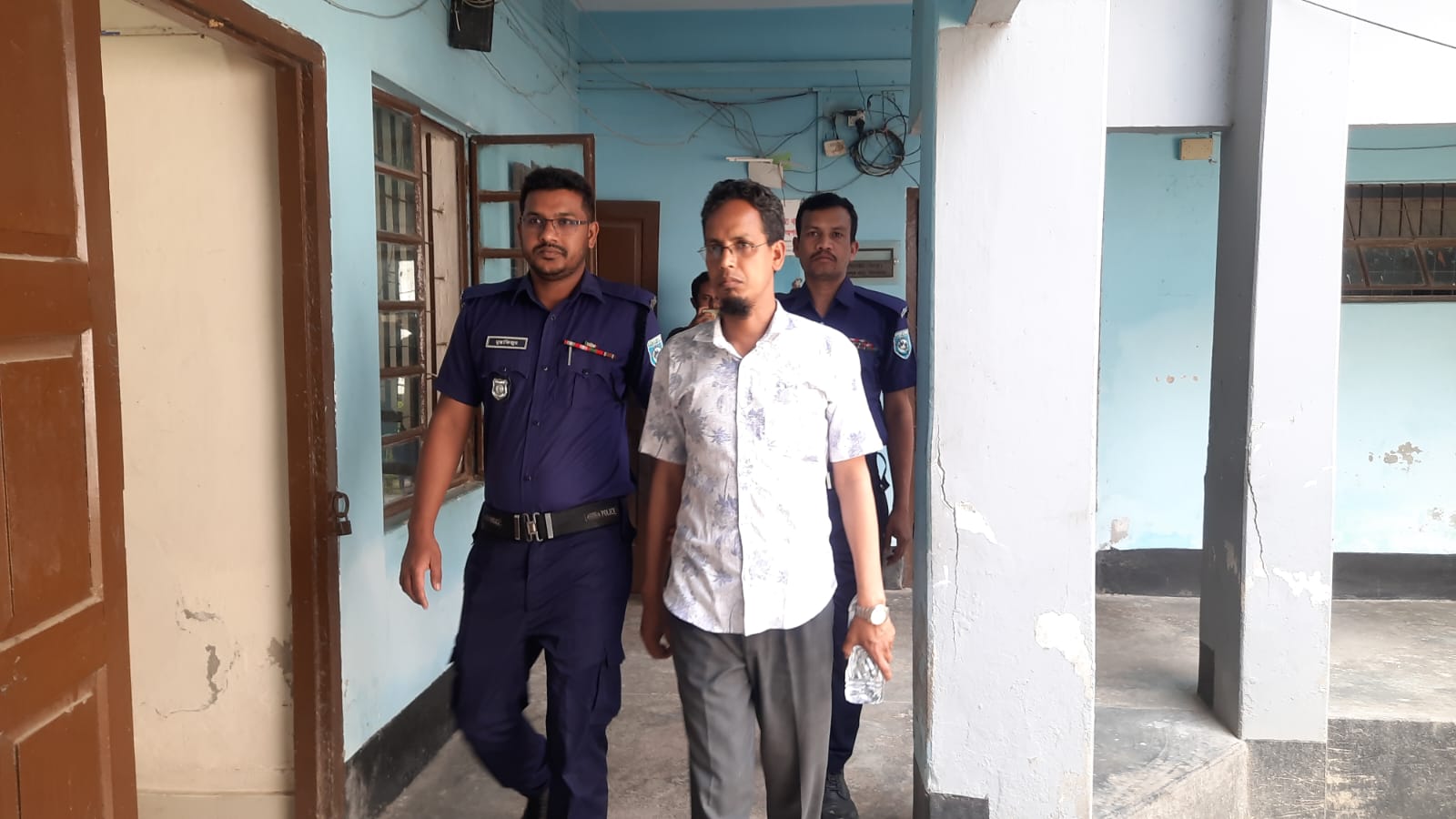 হিলিতে ধর্ষণের অভিযোগে প্রাণসিম্পদ কর্মকর্তা গ্রেফতার, জেল হাজতে প্রেরণ