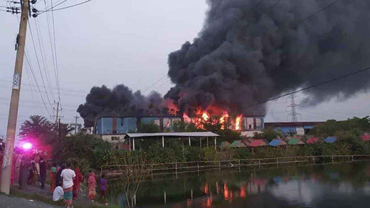 কেরানীগঞ্জে গ্যাস লাইটার কারখানায় অগ্নিকাণ্ডে ৫ জন নিহত