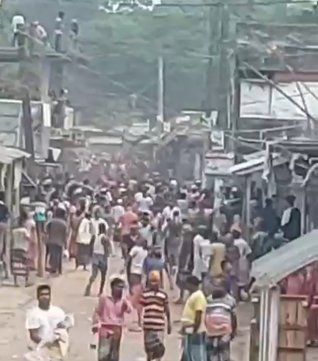 ফরিদপুরে ফুটবল খেলা মাইকিং নিয়ে ৬ গ্রামবাসীর মধ্যে দফায় দফায় সংঘর্ষ, আহত শতাধিক