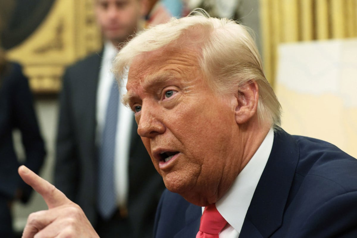 রাতেই ইরানকে শেষ করে দেওয়া হতে পারে: ট্রাম্প