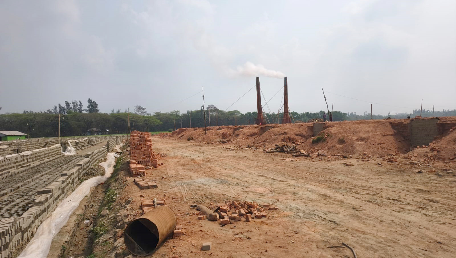 নোয়াখালীতে অবৈধ ইটভাটায় পরিবেশ বিপর্যয়, রহস্যে ঘেরা প্রশাসনের ভূমিকা