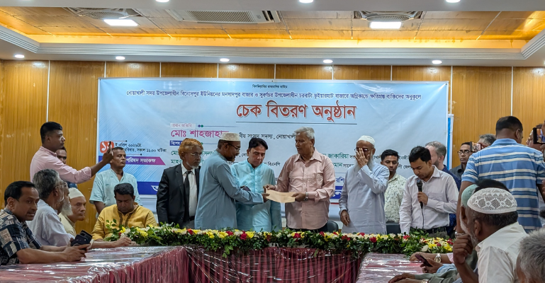 নোয়াখালীতে অগ্নিকাণ্ডে ক্ষতিগ্রস্ত ৩১ জনকে ৩ লাখ ১০ হাজার টাকার সহায়তা