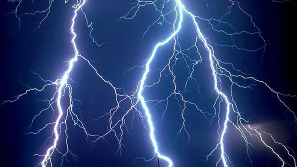 সারাদেশে বজ্রপাতে ১২ জনের মৃত্যু
