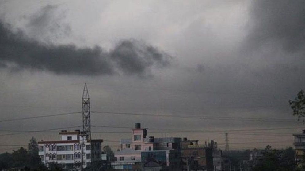 ঢাকায় বজ্রবৃষ্টির আভাস, বাড়তে পারে গরম