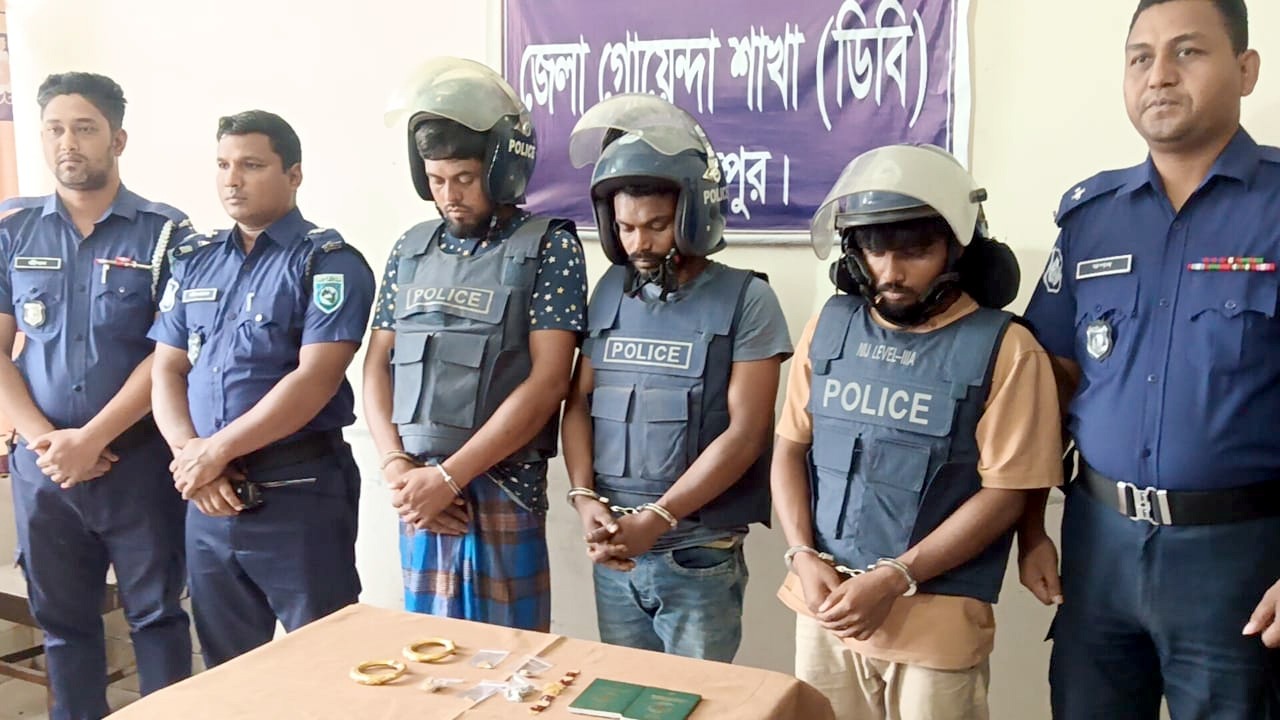 দিনাজপুরে চুরি করতে গিয়ে বৃদ্ধাকে হত্যার ঘটনায় তিনজন গ্রেপ্তার, মালামাল উদ্ধার