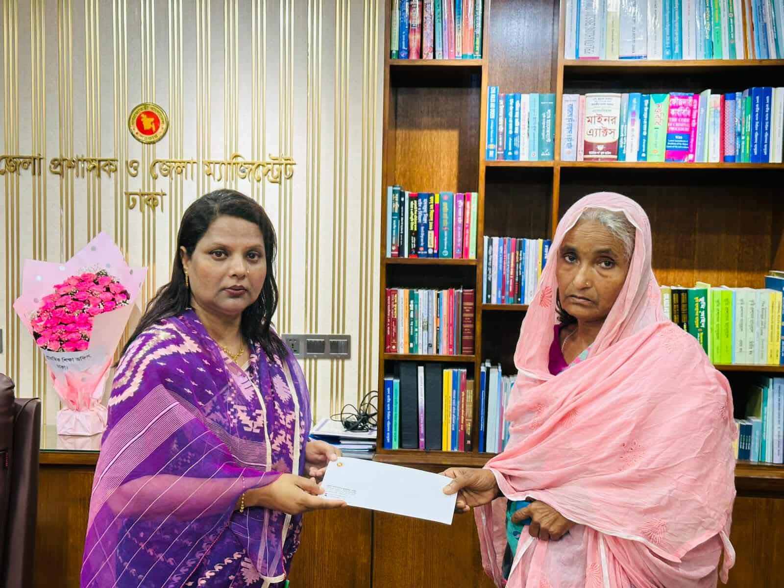 আব্দুল হাসেমের পাশে দাড়ালেন ডিসি ফরিদা খানম