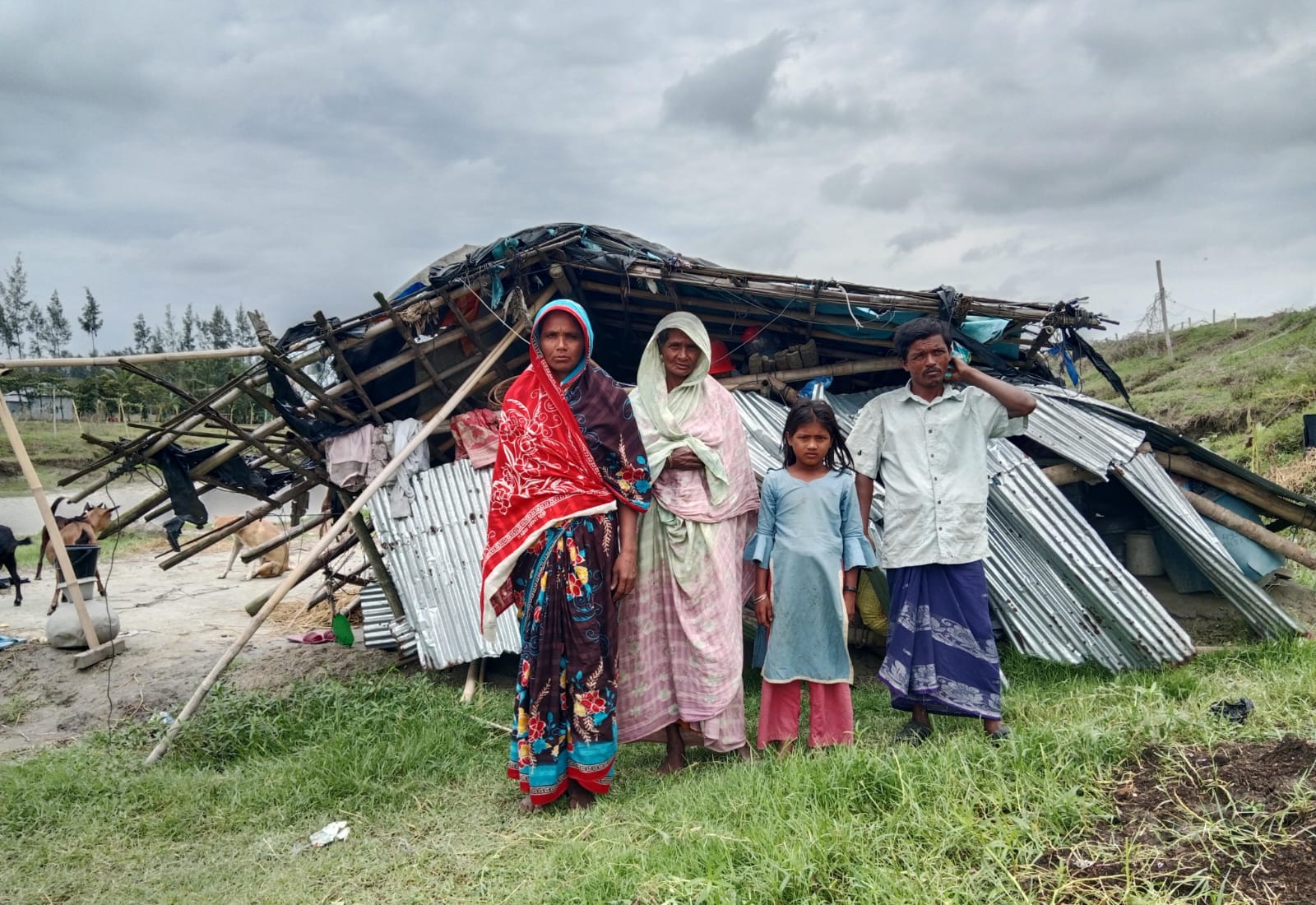 সুবর্ণচরে কালবৈশাখী ঝড়ে নিঃস্ব একটি পরিবার, খোলা আকাশের নিচে মানবেতর জীবন