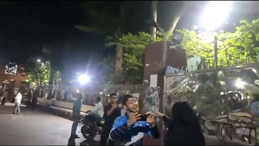 নারী শিক্ষার্থীদের অশ্লীল ভাষায় গালি ছাত্রদল নেতার