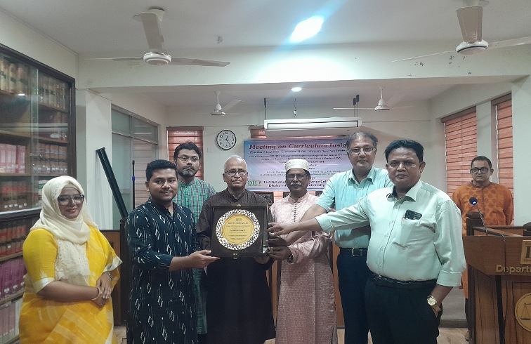 ডিআইইউ’র বর্ষসেরা শিক্ষক আমির হোসেন
