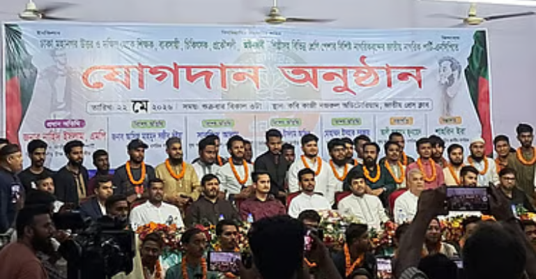 ‘ভায়োলেন্স’ চাইলে আমাদের থেকে বেশি কেউ পারবে না, জুলাই অভ্যুত্থানে দেখিয়েছি: আসিফ মাহমুদ