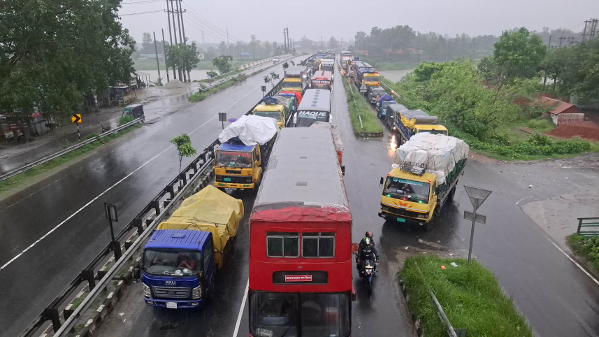 ঢাকা-টাঙ্গাইল-যমুনা সেতু মহাসড়কে ৪৫ কিলোমিটার এলাকাজুড়ে যানজট