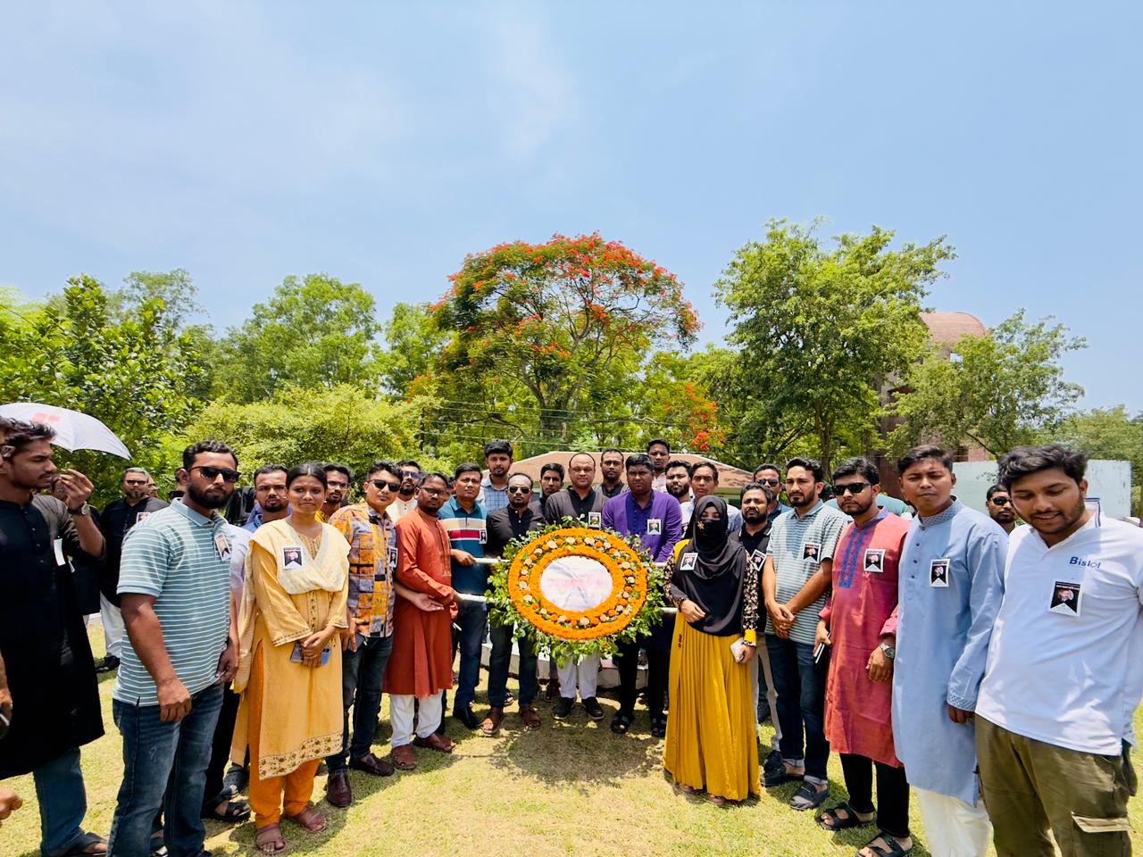 জিয়াউর রহমানের ৪৫তম শাহাদাৎ বার্ষিকী উপলক্ষে ইবি ছাত্রদলের শ্রদ্ধাঞ্জলি নিবেদন