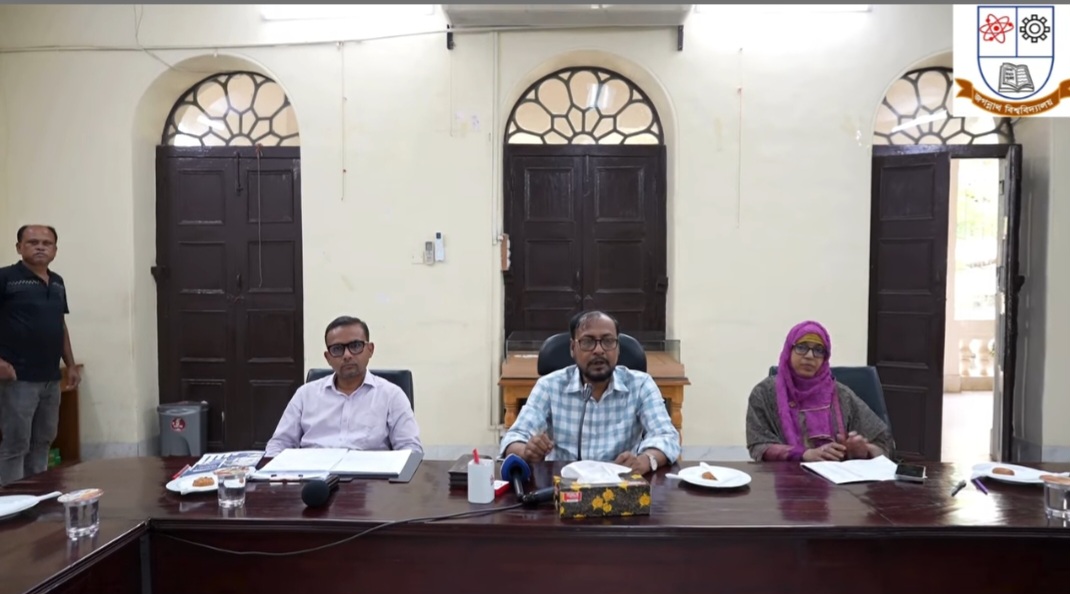 জরুরী সংবাদ সম্মেলনে বাজেট নিয়ে বিভ্রান্তি না ছড়ানোর আহ্বান জবি উপাচার্যের