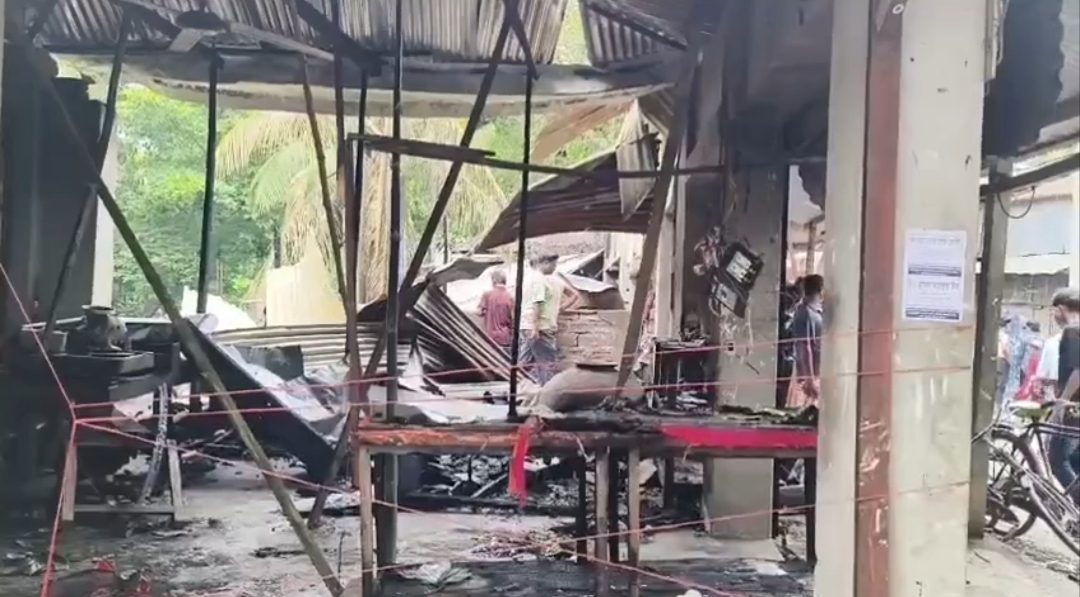 আলফাডাঙ্গায় গ্যাস সিলিন্ডার বিস্ফোরণে নিহত ১, ভস্মীভূত ৫ দোকান